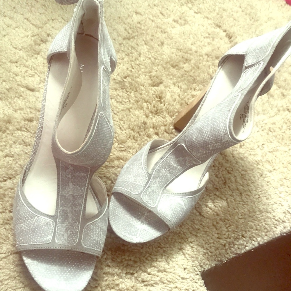 Gray Nine West Platform Sandals